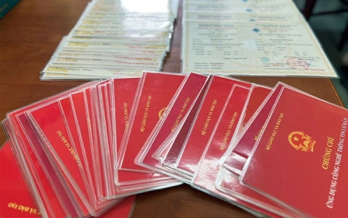 Làm bằng cấp 3 - TP.HCM chuẩn 100% phôi thật giúp bạn kịp tiến độ