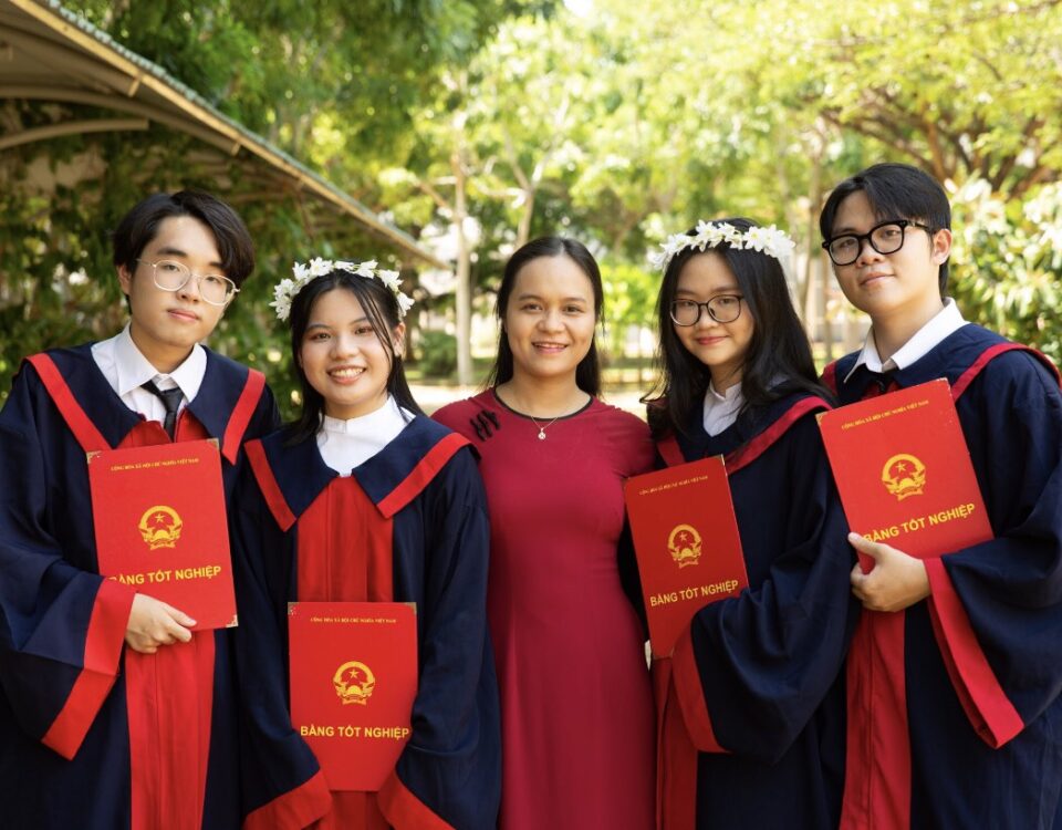 Làm bằng cấp 3 - TP.HCM chuẩn 100% phôi thật giúp bạn kịp tiến độ